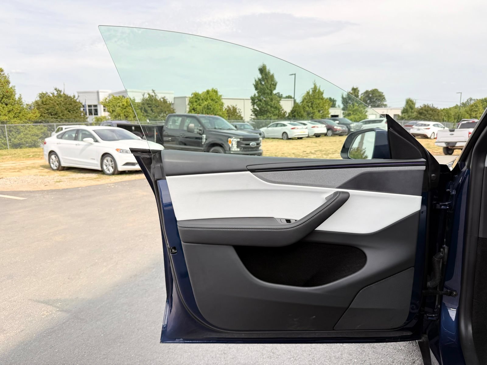 Used 2026 Tesla Model Y 2WD image 12