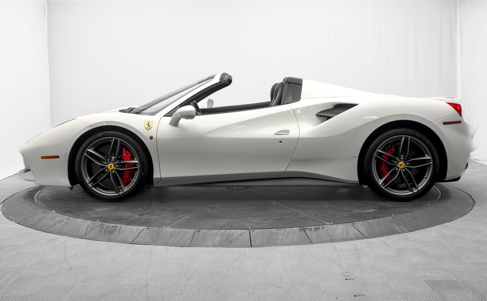 Used 2018 Ferrari 488 Spider RWD image 6