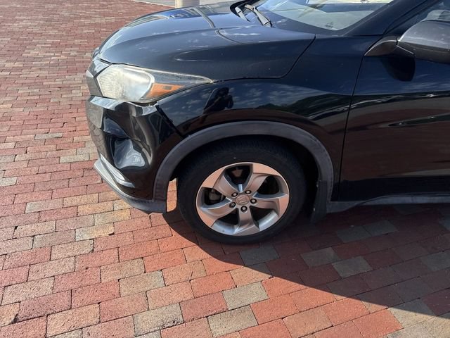 Used 2017 Honda HR-V LX image 2