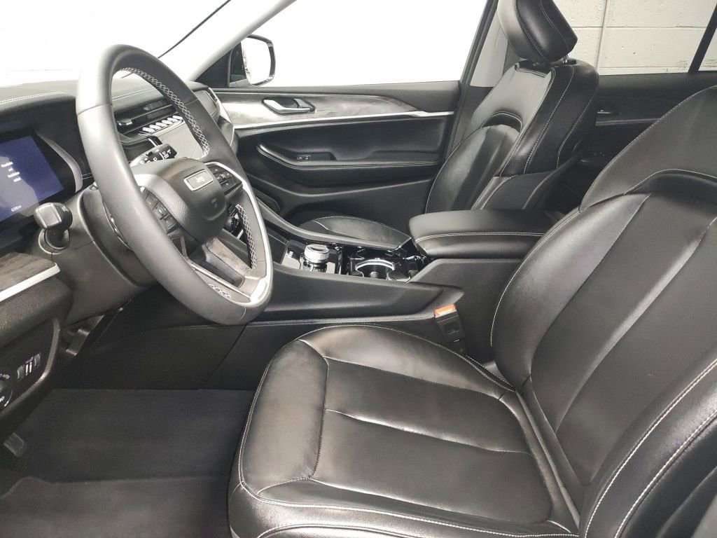 Used 2023 Jeep Grand Cherokee Limited image 23