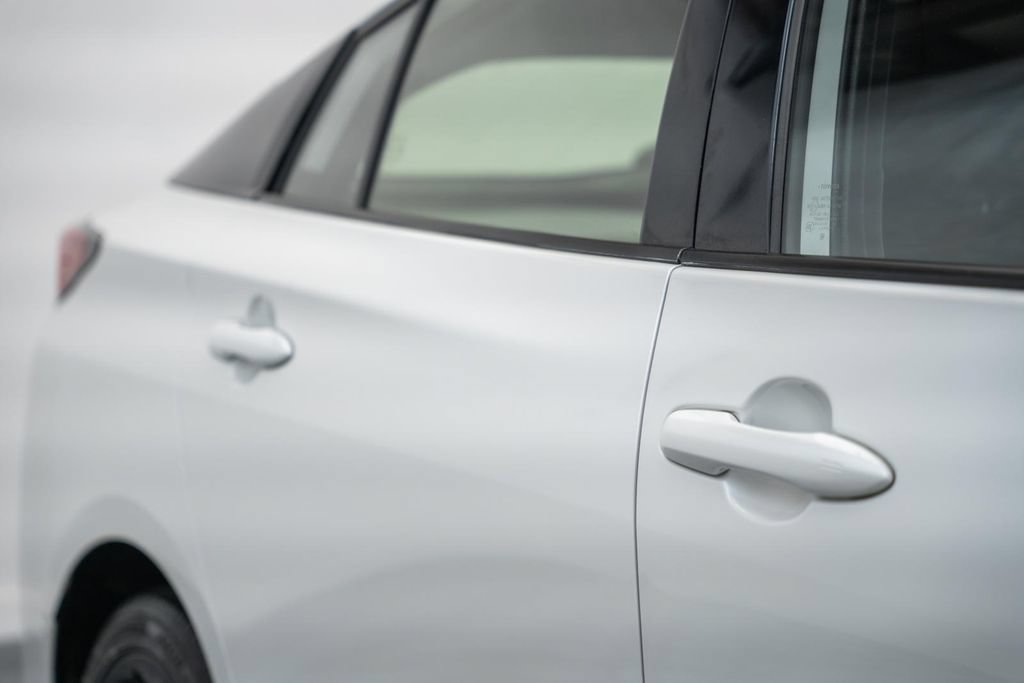 Certified 2021 Toyota Prius FWD image 18
