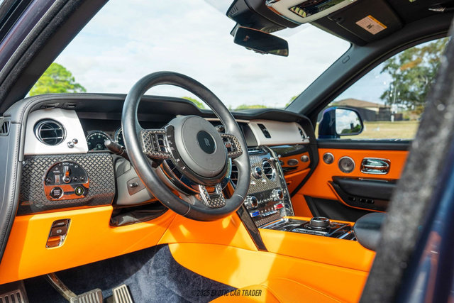 Used 2023 Rolls-Royce Cullinan Black Badge w/ Leather Finishing Pack image 23