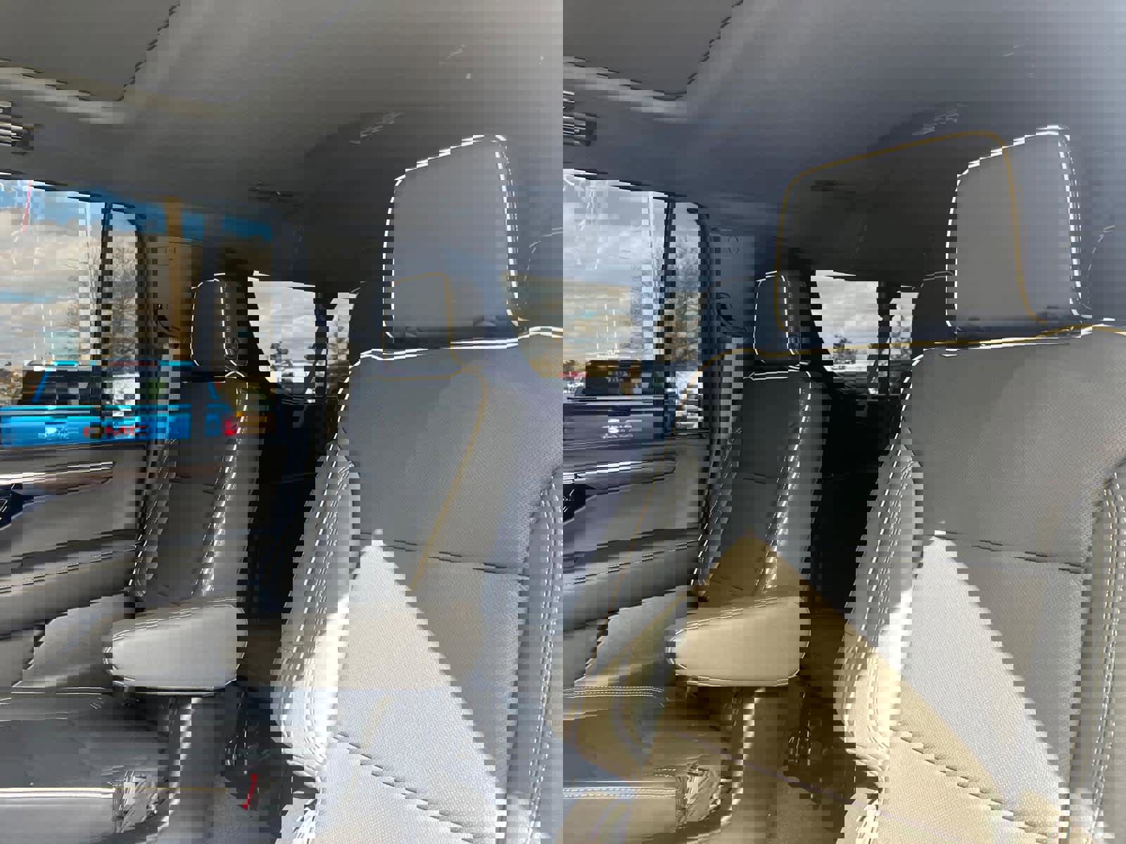 Certified 2025 Chevrolet Suburban Premier w/ Sun And Tow Package image 31