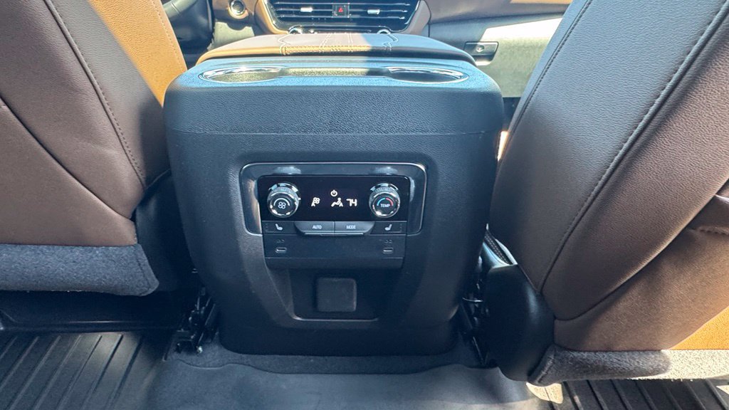 Used 2026 Chevrolet Tahoe High Country AWD/4WD image 15