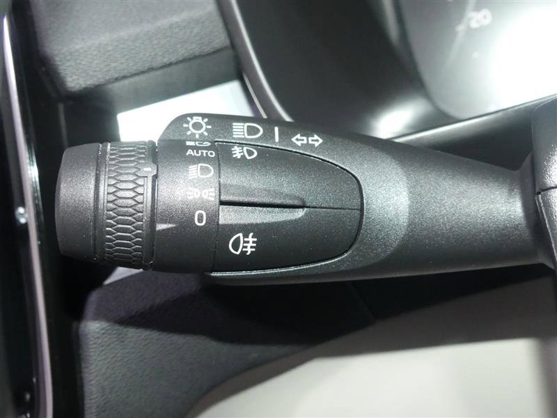 Used 2022 Volvo XC40 T5 Momentum image 35