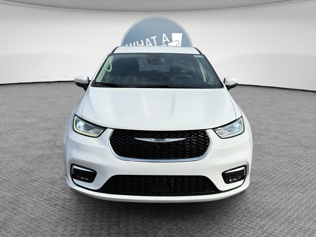 Used 2023 Chrysler Pacifica Touring-L image 9
