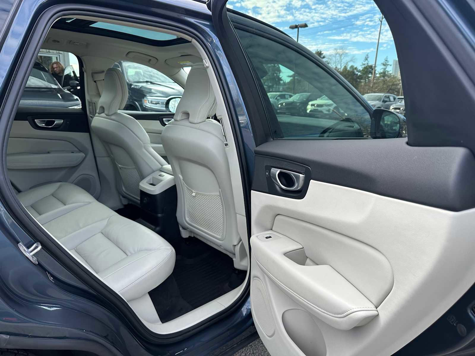 Certified 2024 Volvo XC60 T8 Plus w/ Protection Package Premier image 13