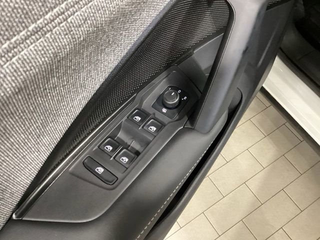 Used 2025 Volkswagen Tiguan S image 18