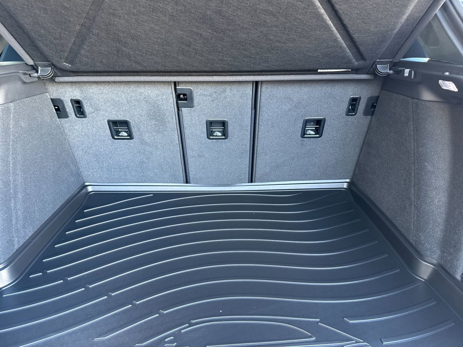 Certified 2025 Porsche Macan image 17