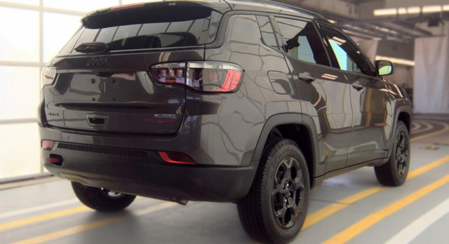 Used 2023 Jeep Compass Trailhawk AWD/4WD image 2