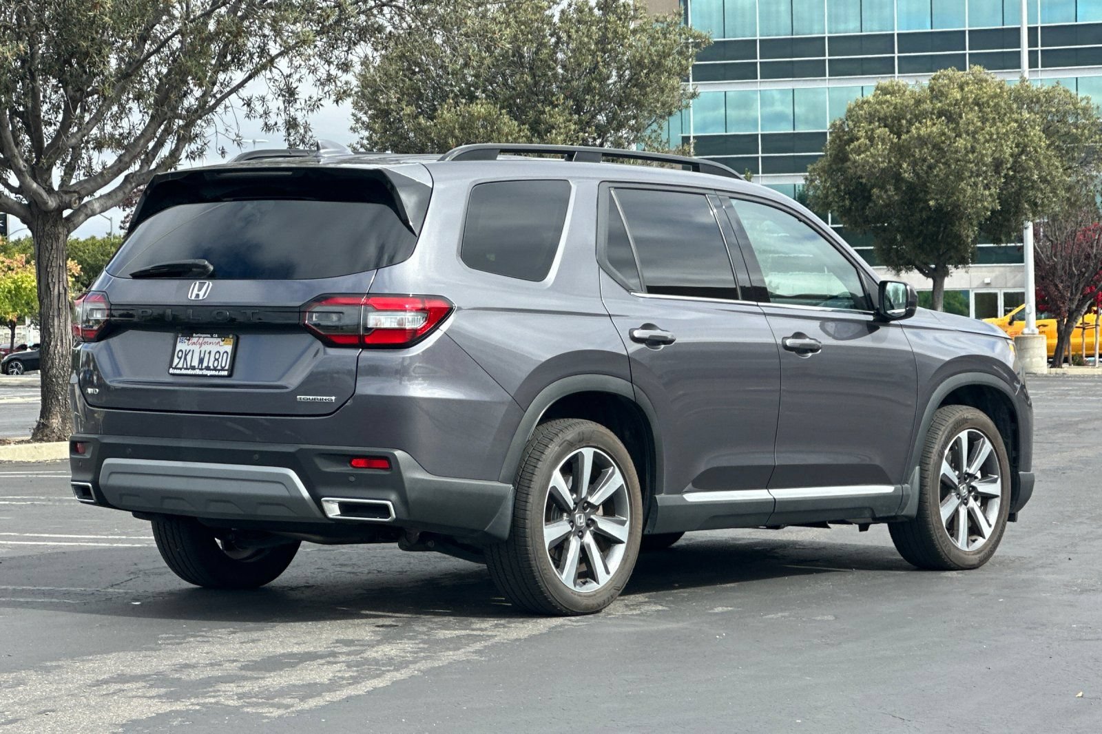 Used 2024 Honda Pilot Touring image 4