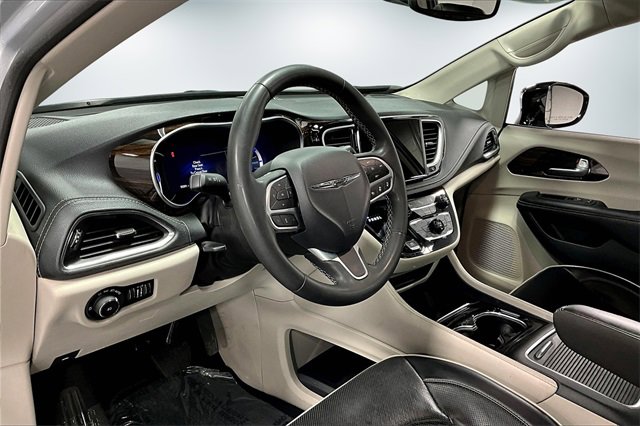Used 2023 Chrysler Pacifica Limited image 17