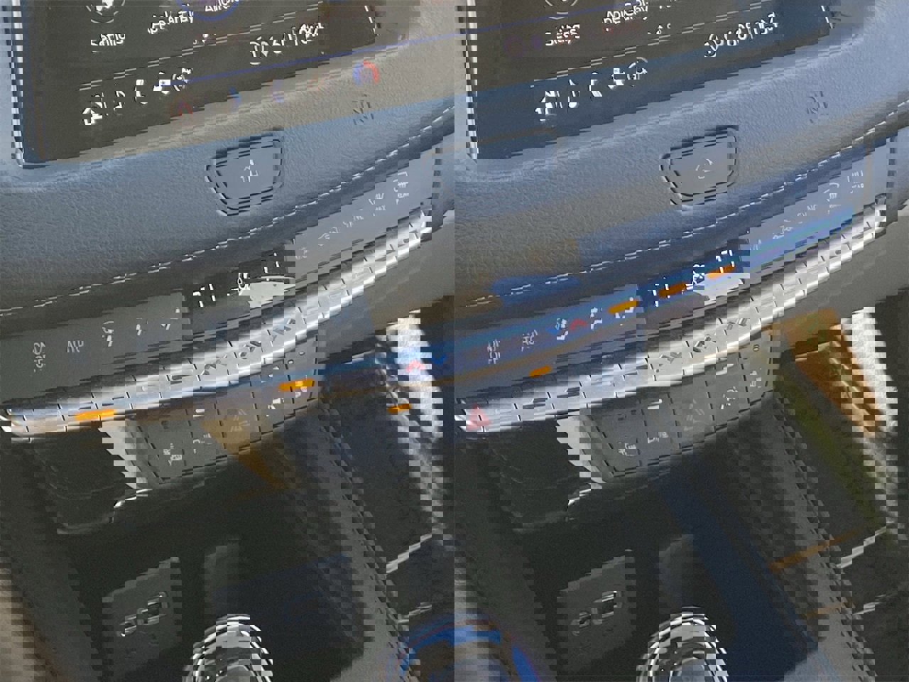 Used 2021 Cadillac XT4 Luxury w/ Cold Weather Package image 31