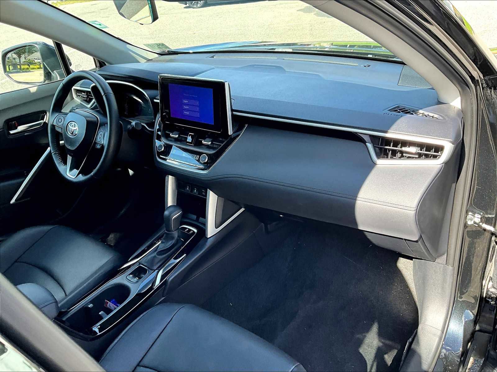 Used 2025 Toyota Corolla Cross XLE image 14