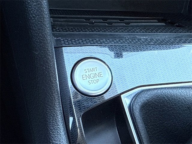 Used 2025 Volkswagen Taos SE image 37