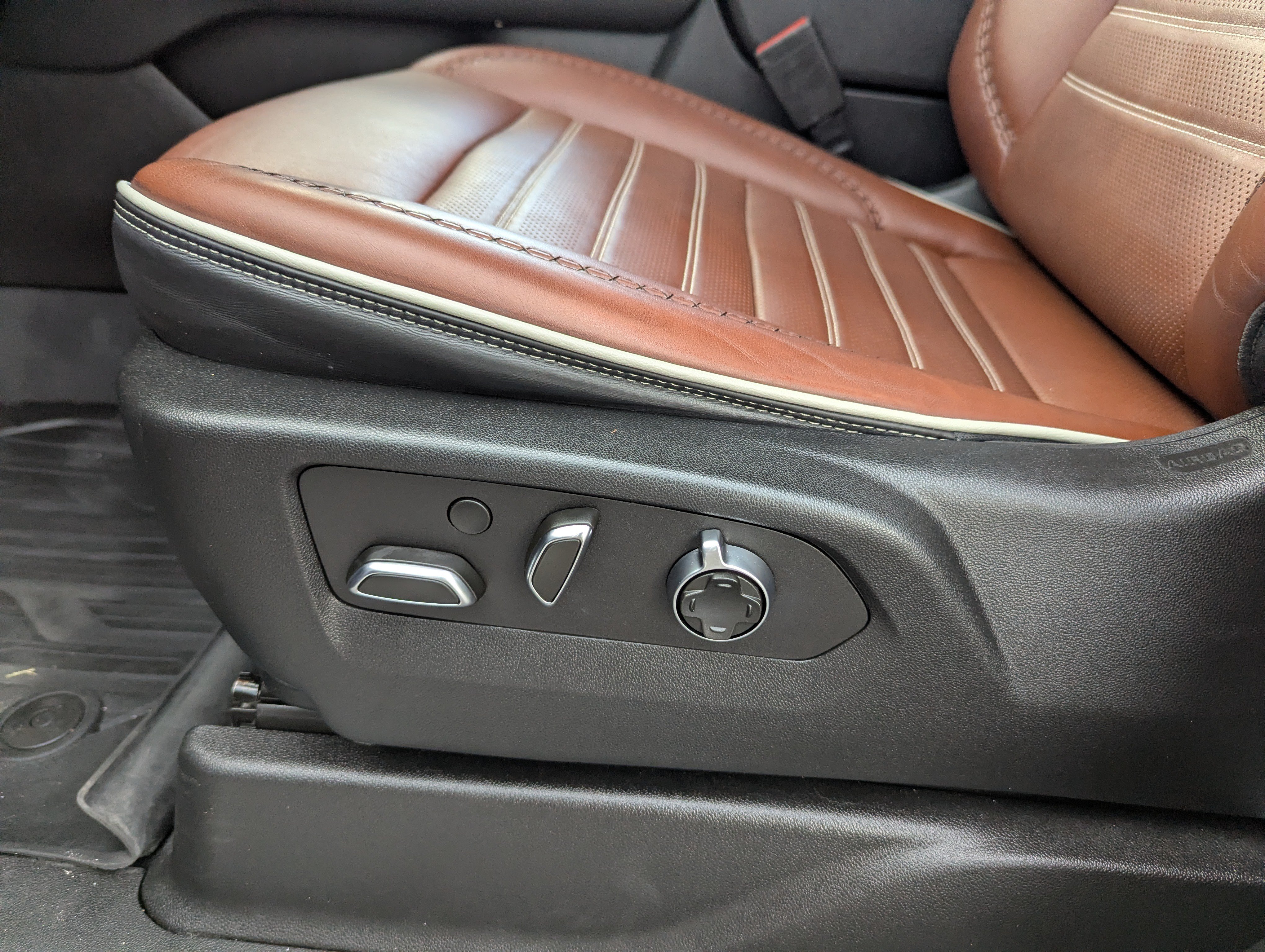 Certified 2023 GMC Yukon Denali Ultimate w/ LPO, Floor Liner Package AWD/4WD image 24