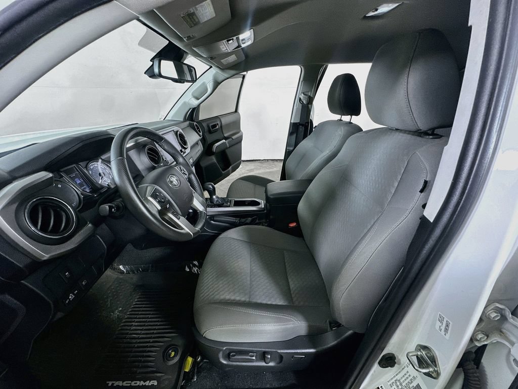 Used 2020 Toyota Tacoma SR5 RWD image 15