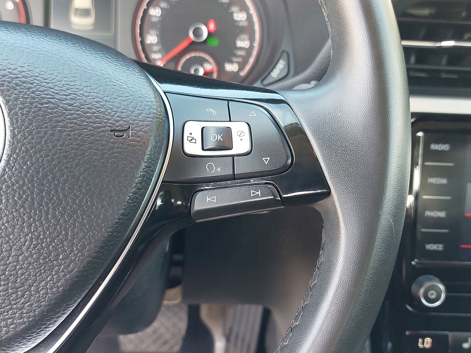 Used 2022 Volkswagen Passat 2.0T SE image 17