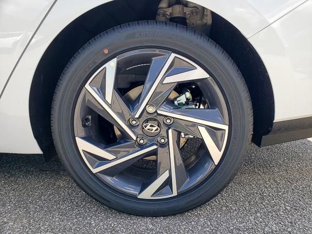 New 2025 Hyundai Elantra SEL image 12