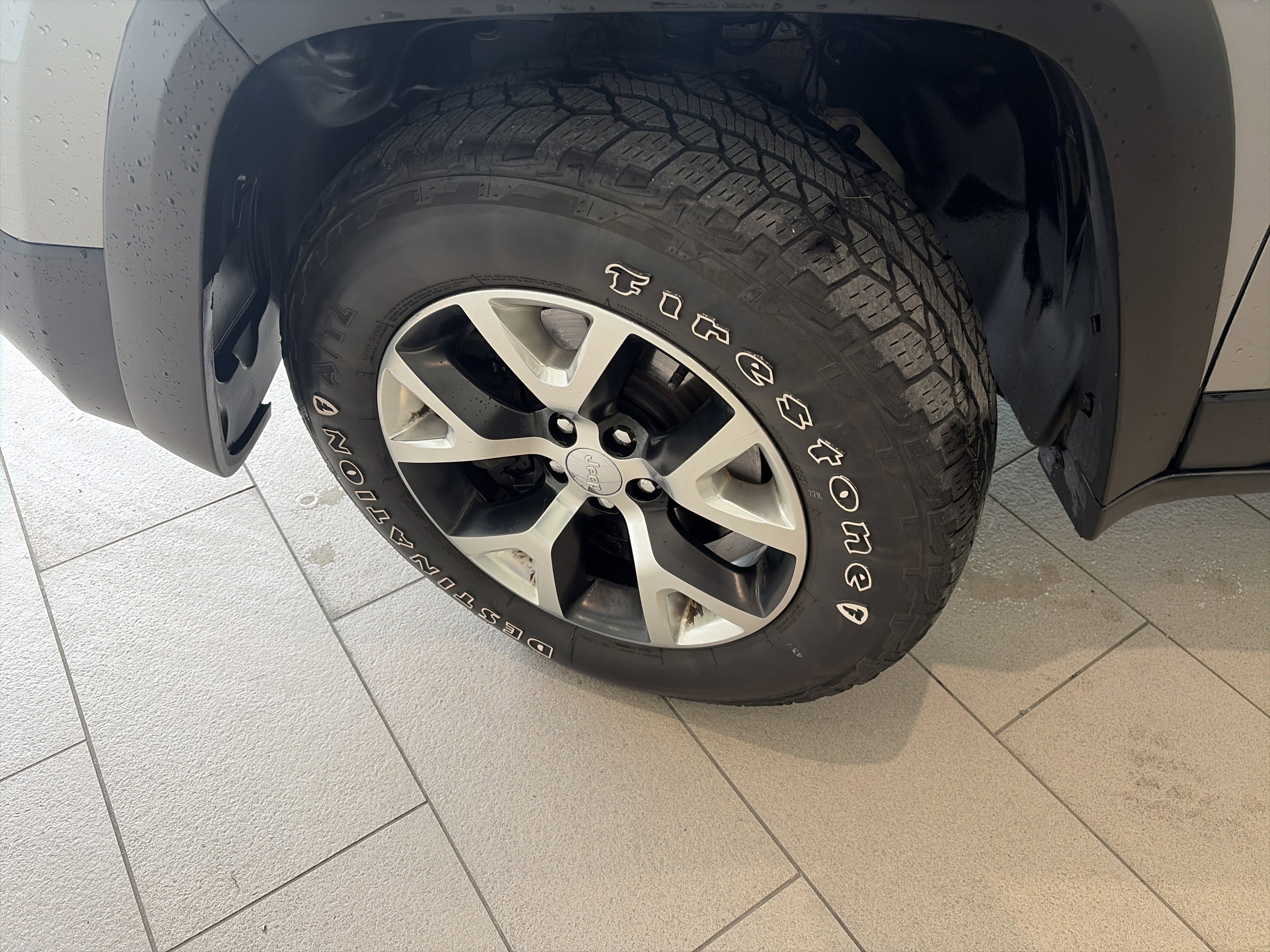 Used 2016 Jeep Cherokee Trailhawk w/ Comfort/Convenience Group AWD/4WD image 11