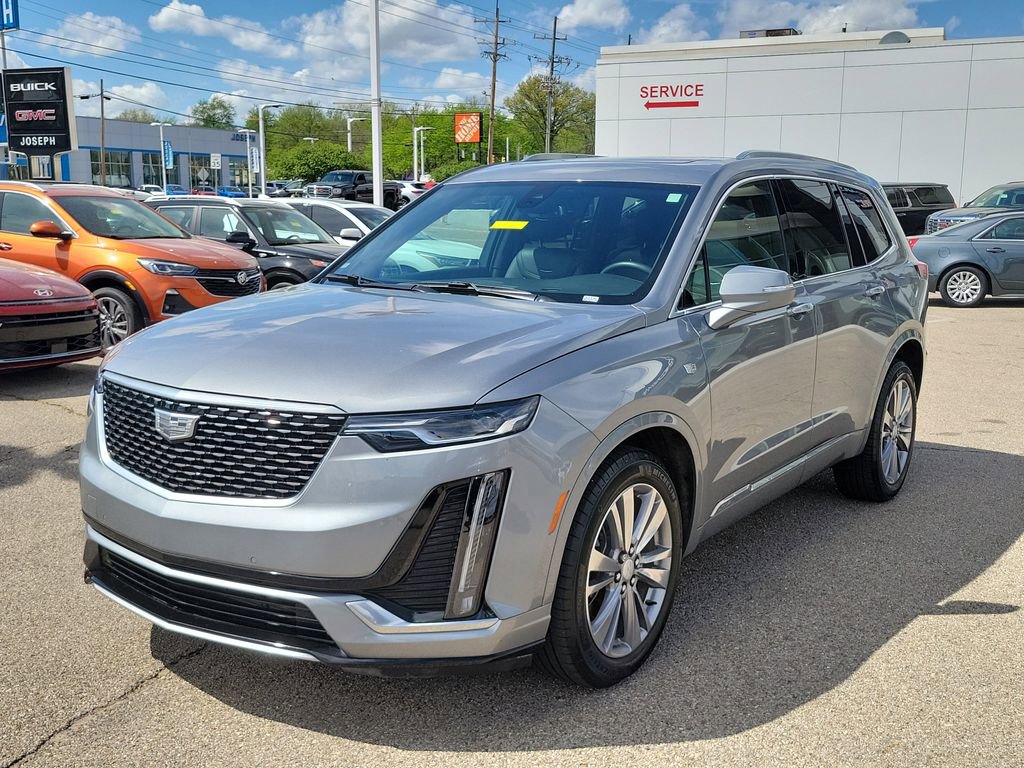 Used 2024 Cadillac XT6 Premium Luxury image 2