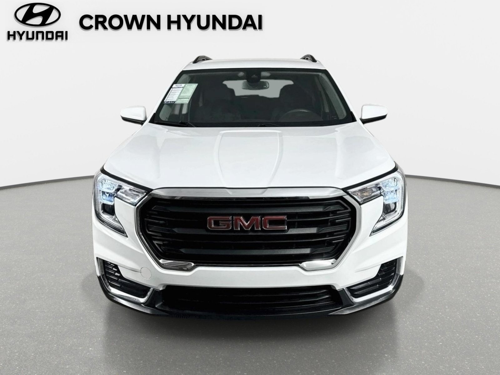 Used 2023 GMC Terrain SLE w/ Driver Convenience Package FWD image 2