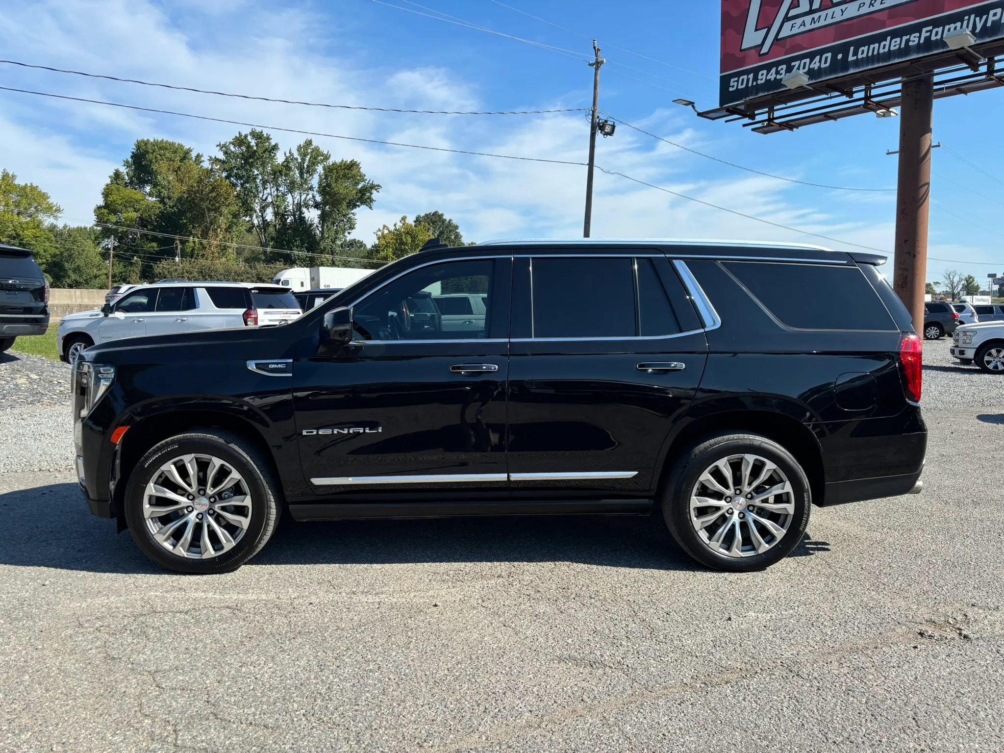 Used 2021 GMC Yukon Denali w/ Denali Ultimate Package AWD/4WD image 2