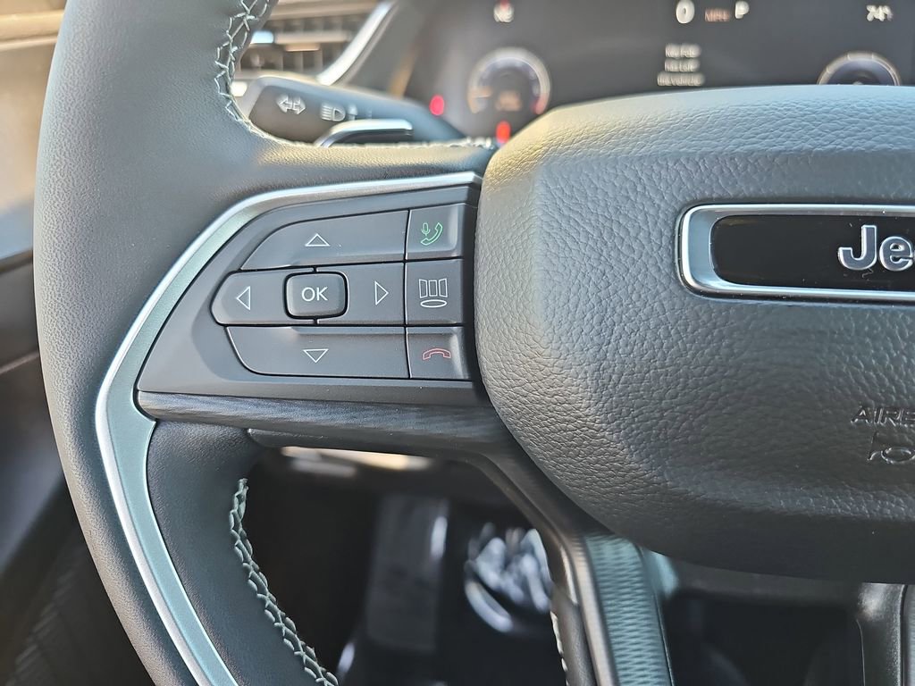 New 2025 Jeep Grand Cherokee Altitude image 17