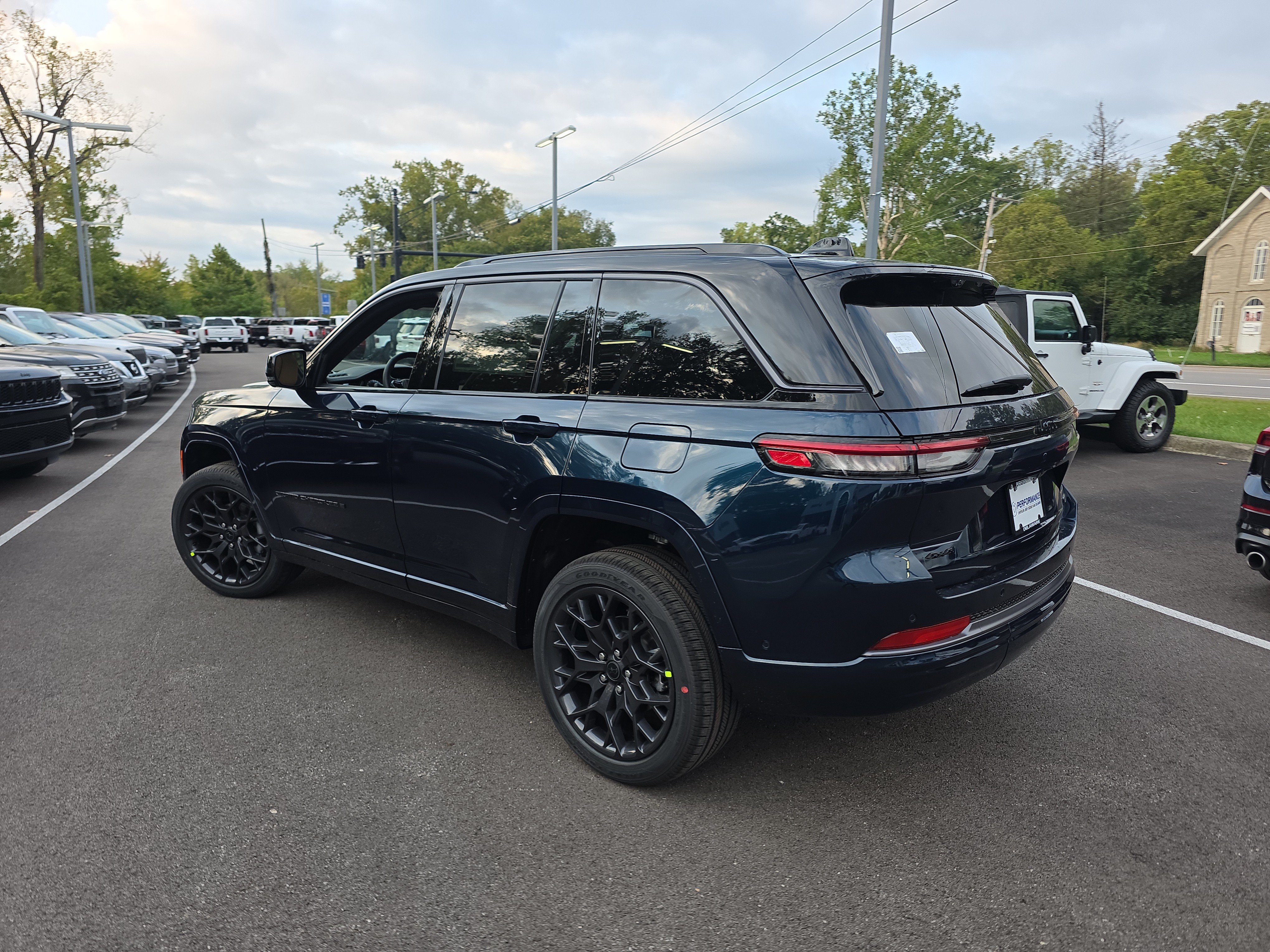 New 2027 Jeep Grand Cherokee Summit AWD/4WD image 26