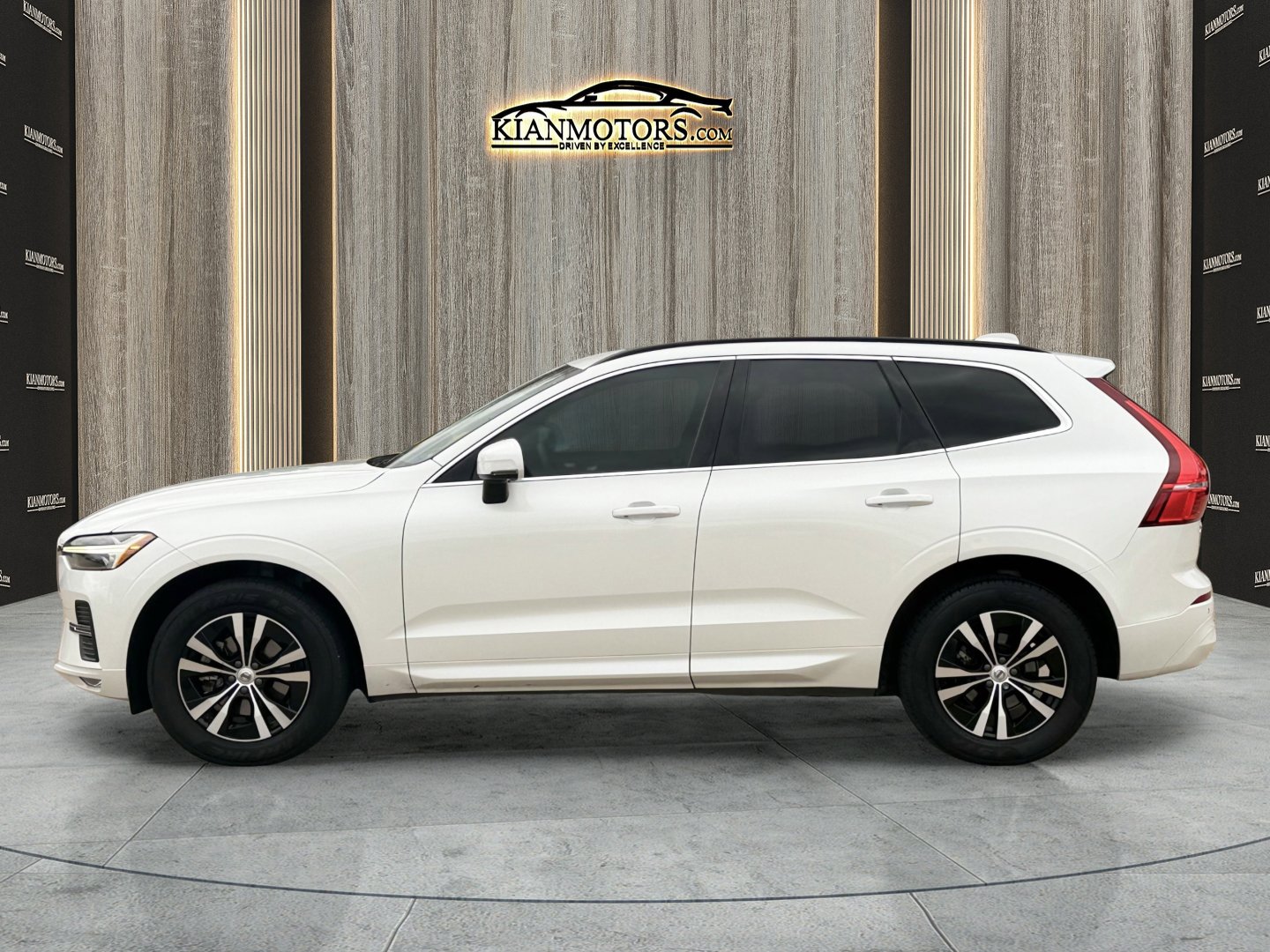 Used 2023 Volvo XC60 B5 Core image 4