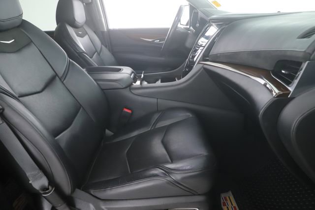 Used 2019 Cadillac Escalade Luxury AWD/4WD image 36