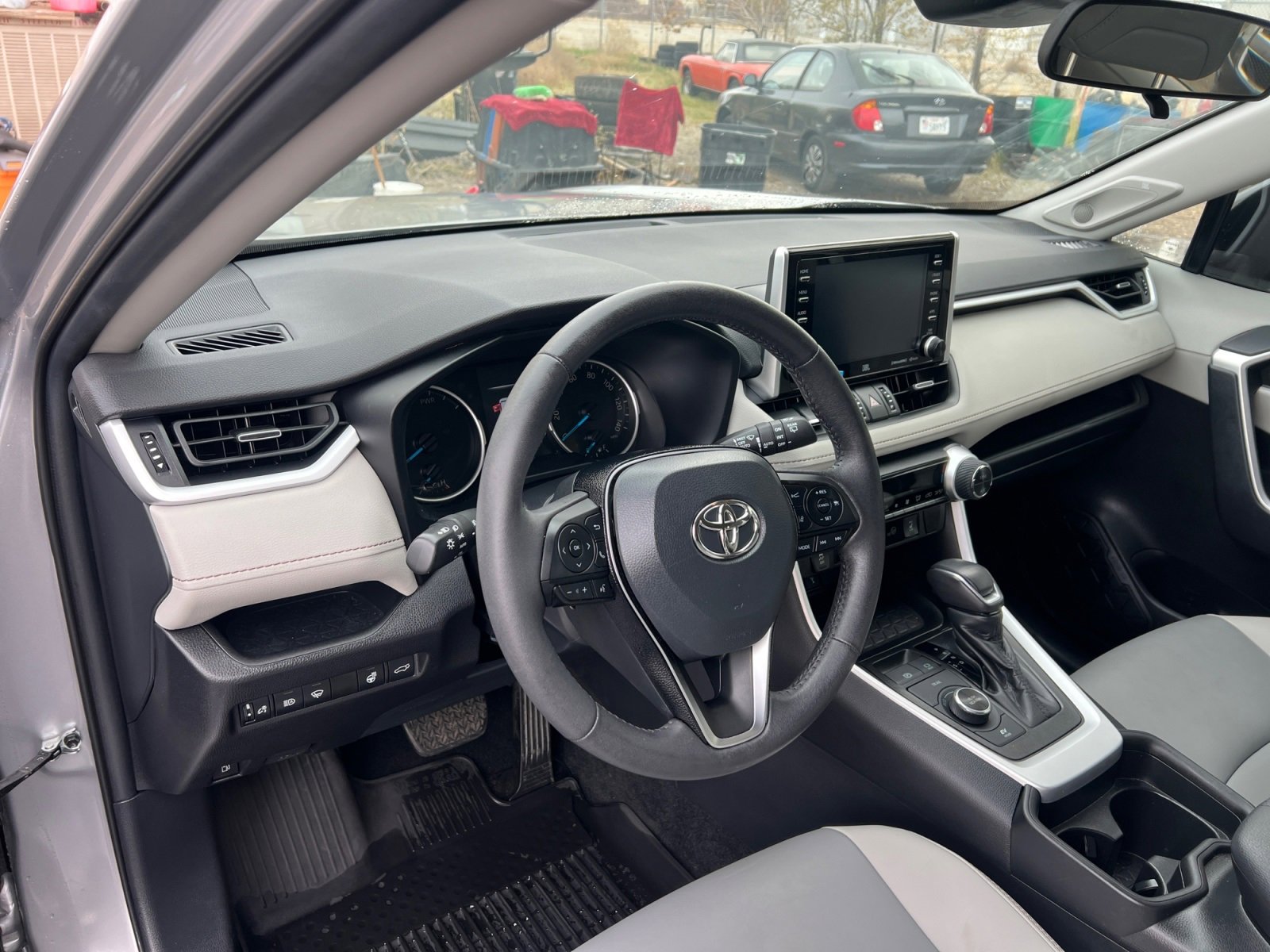 Used 2021 Toyota RAV4 XLE Premium image 18