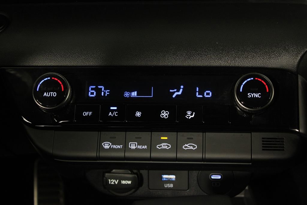 Certified 2025 Hyundai Elantra Sport image 22