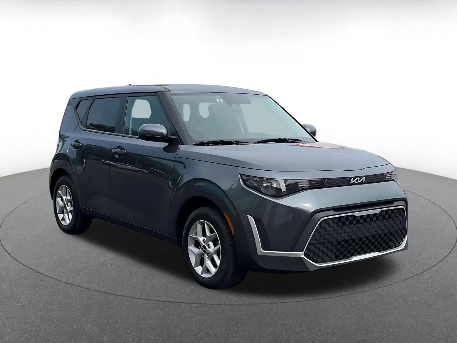Used 2025 Kia Soul LX w/ LX Technology Package FWD image 3