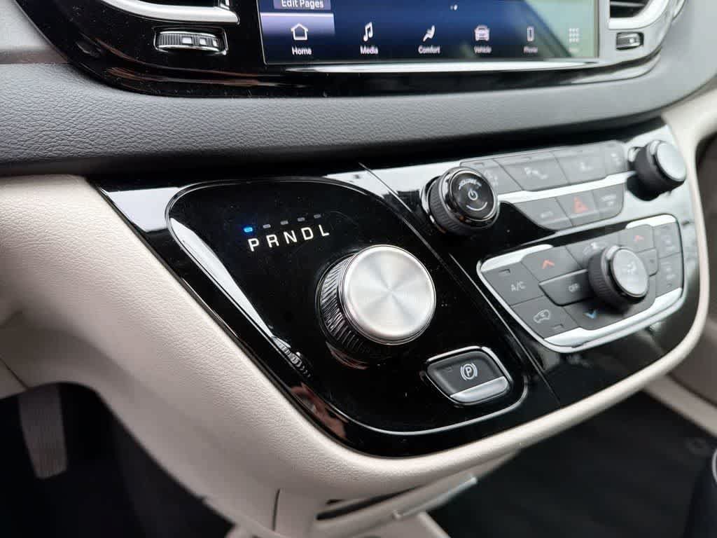 Used 2024 Chrysler Pacifica Touring-L FWD image 33