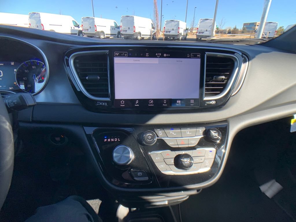 New 2026 Chrysler Voyager LX FWD image 19