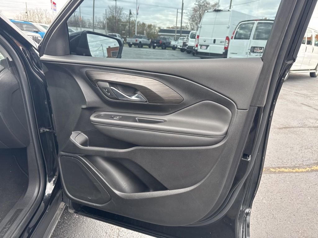 Used 2023 GMC Terrain SLE w/ Driver Convenience Package image 30