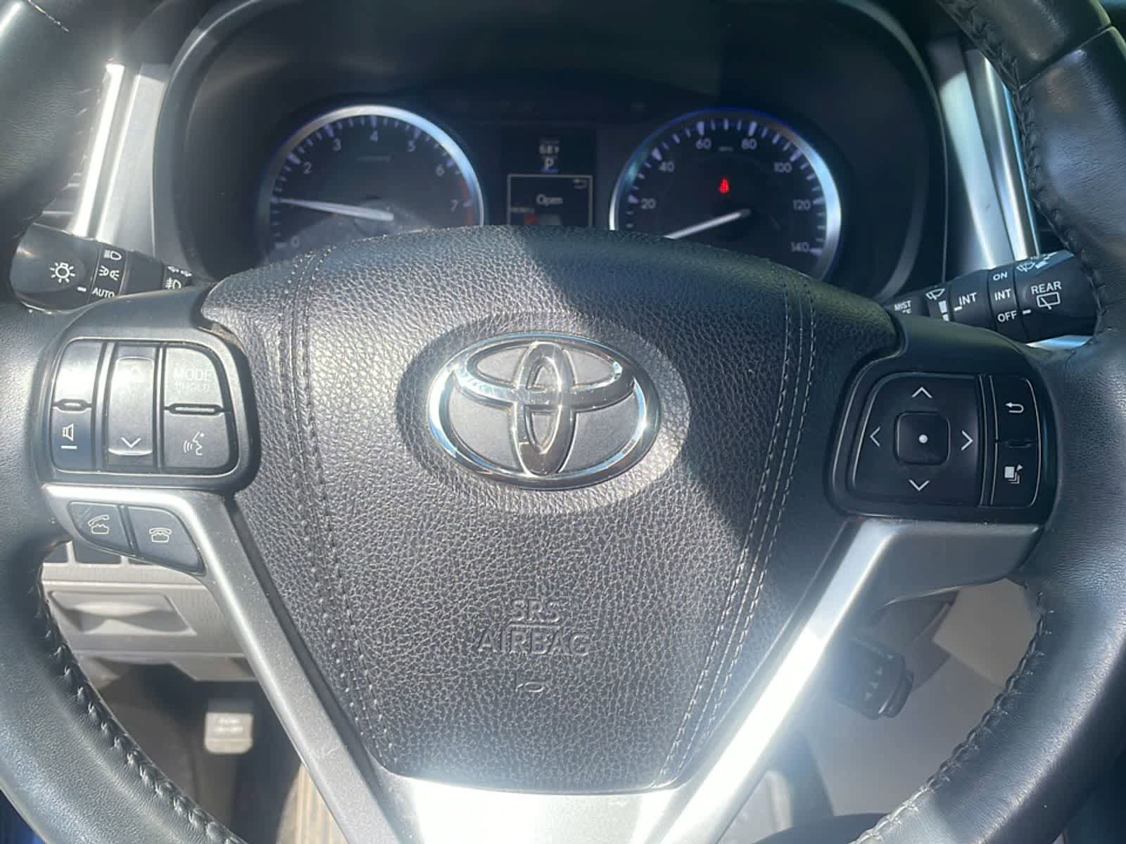 Used 2016 Toyota Highlander XLE AWD/4WD image 14