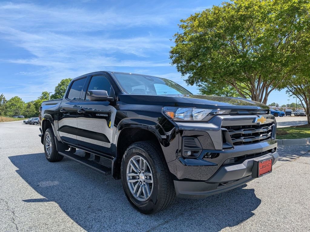 Used 2024 Chevrolet Colorado LT w/ LT Convenience Package II image 2
