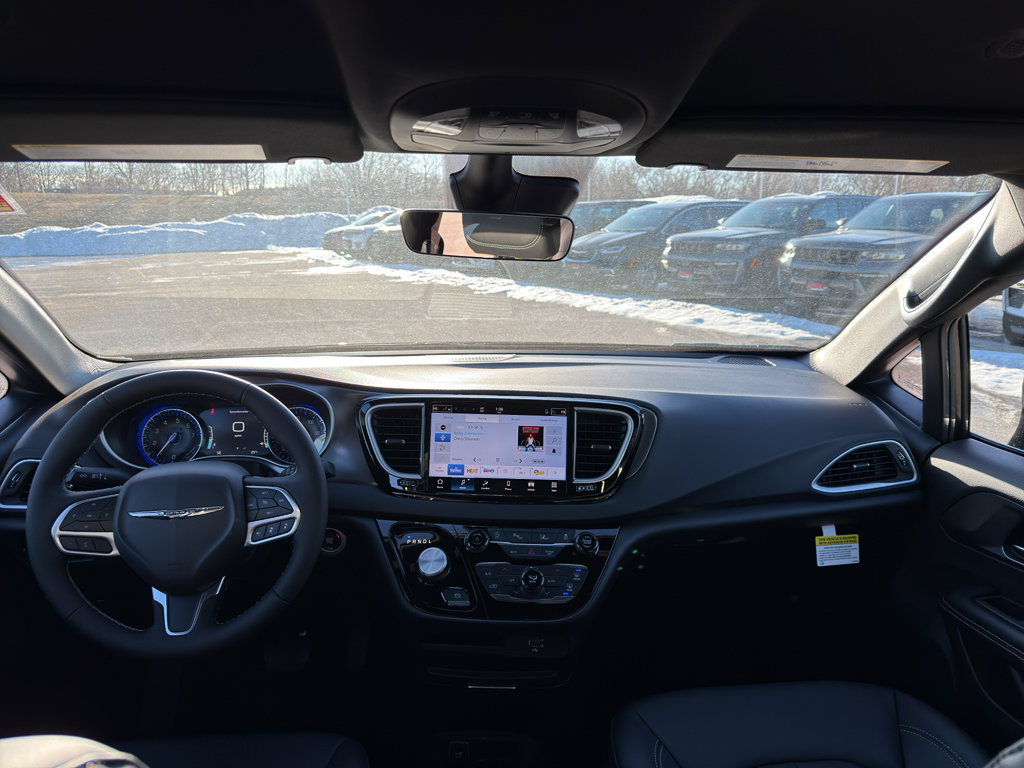 New 2026 Chrysler Voyager LX FWD image 27