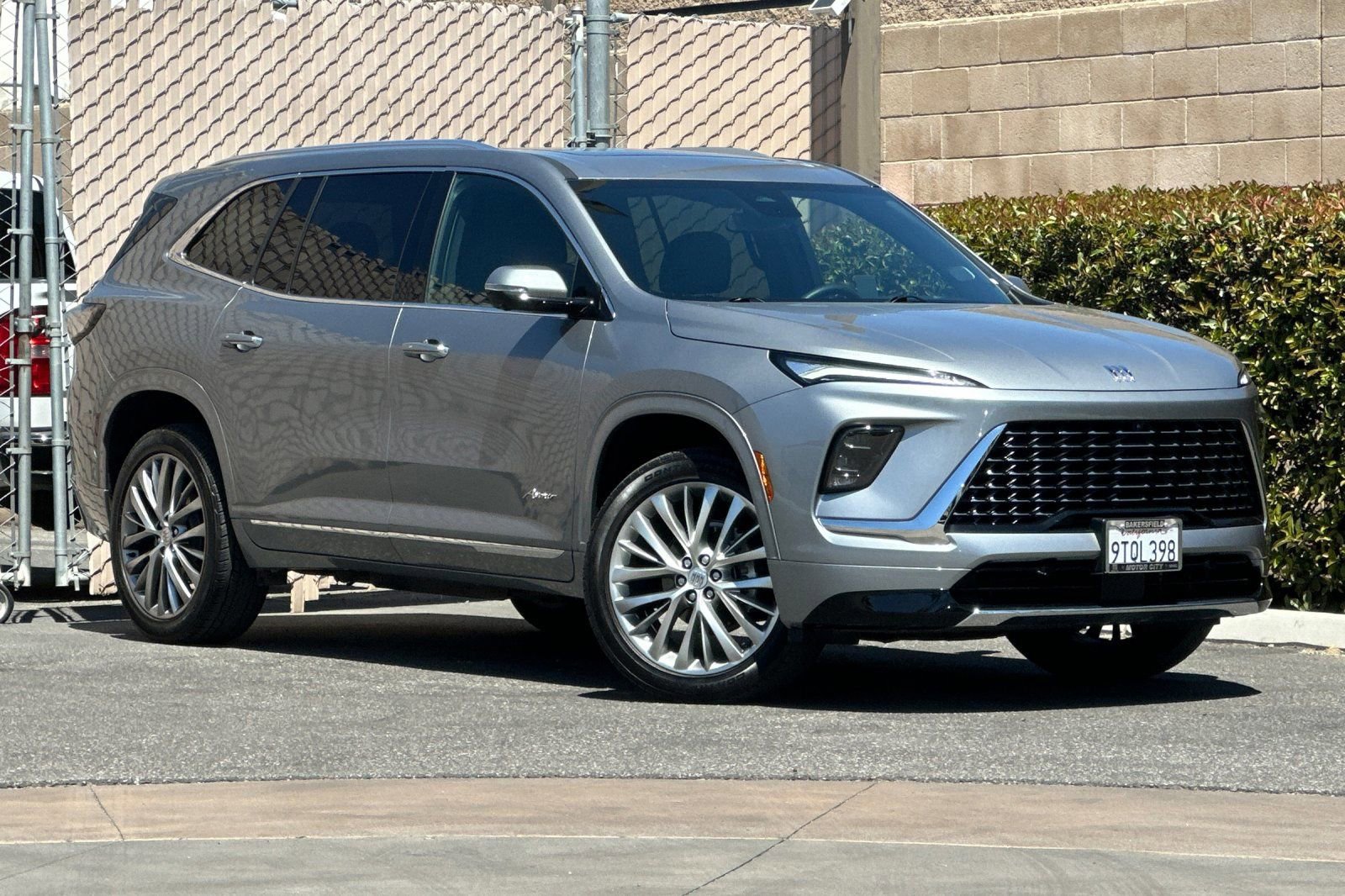 Certified 2025 Buick Enclave Avenir FWD image 2