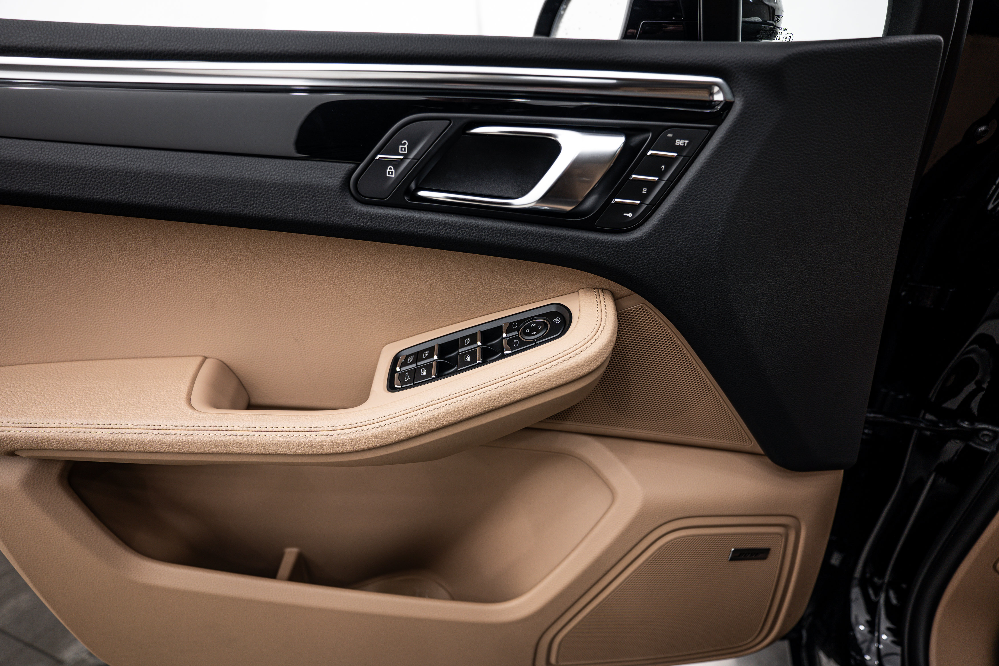 Certified 2026 Porsche Macan AWD/4WD image 15
