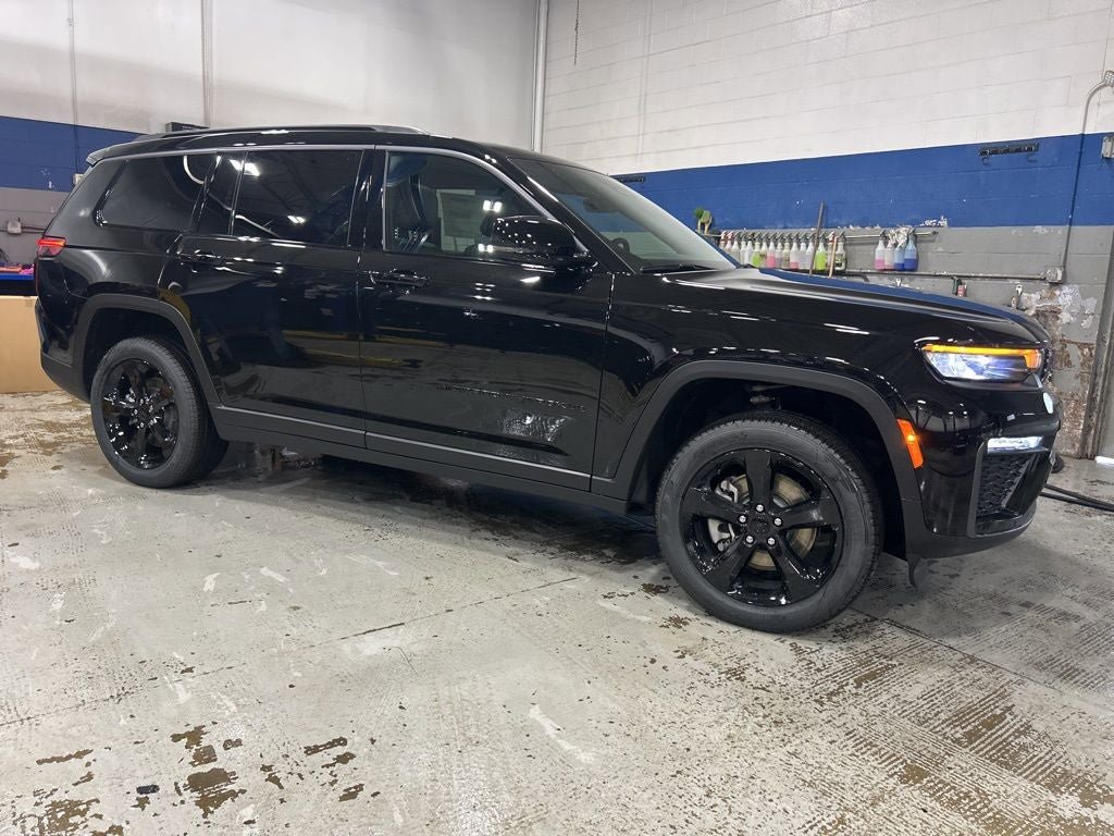New 2026 Jeep Grand Cherokee L Limited w/ Limited Altitude Package AWD/4WD image 6