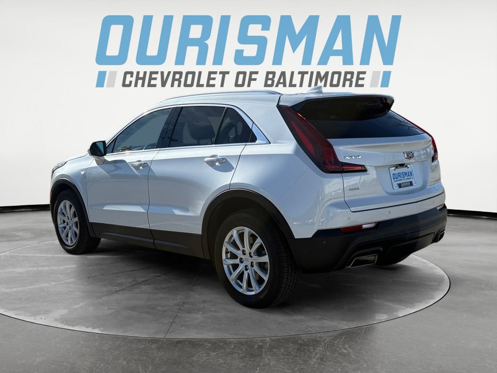 Used 2022 Cadillac XT4 Luxury w/ Cold Weather Package image 4