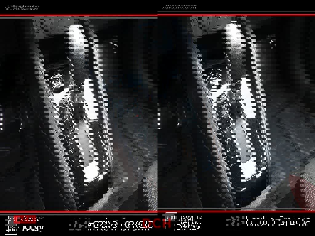 Used 2024 Nissan Versa SR image 11