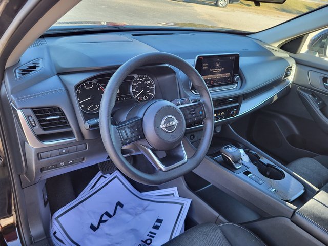 Used 2024 Nissan Rogue SV image 11