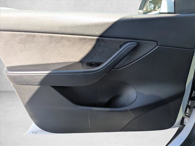 Used 2021 Tesla Model Y Long Range image 10