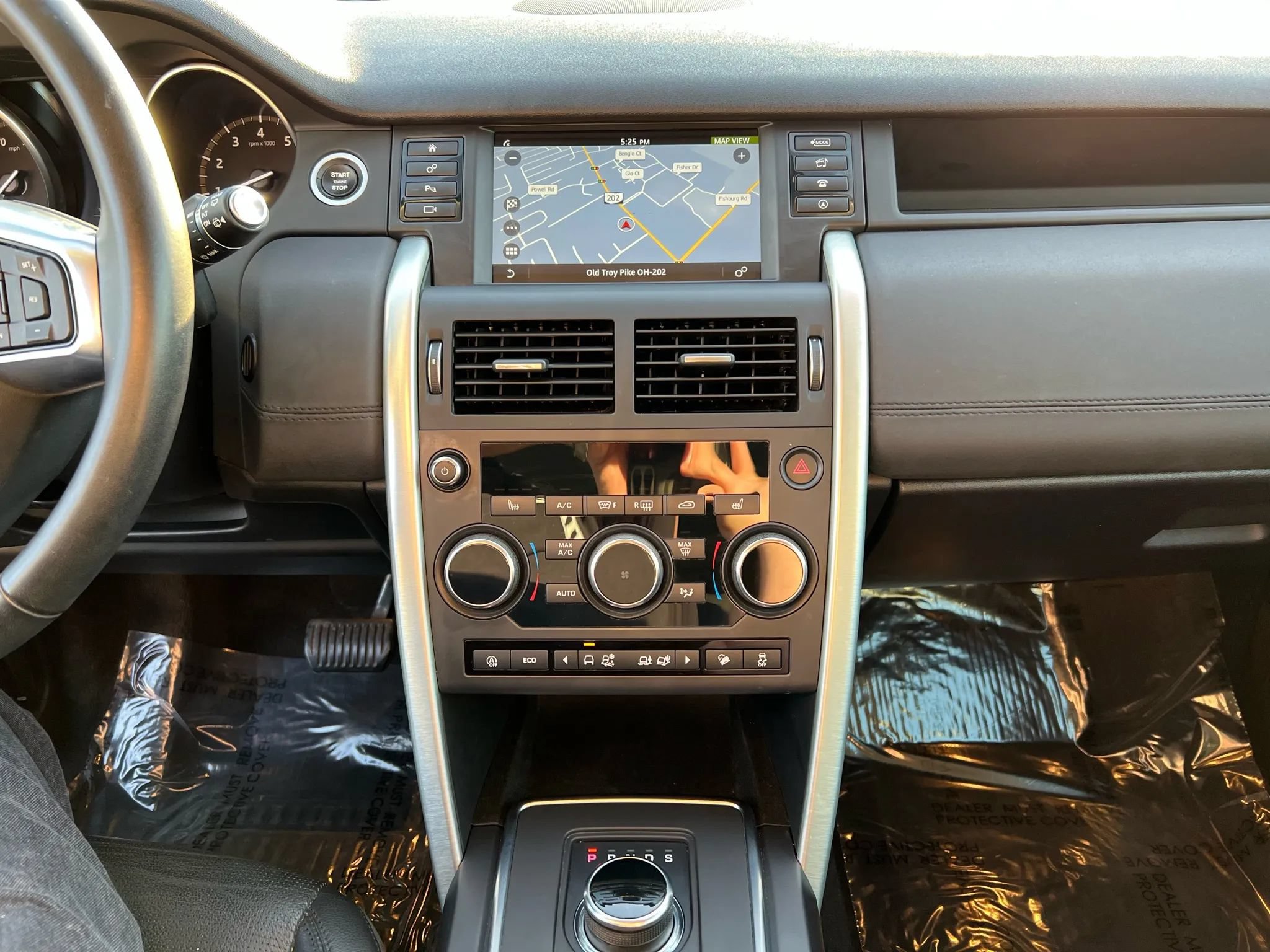Used 2019 Land Rover Discovery Sport SE AWD/4WD image 17