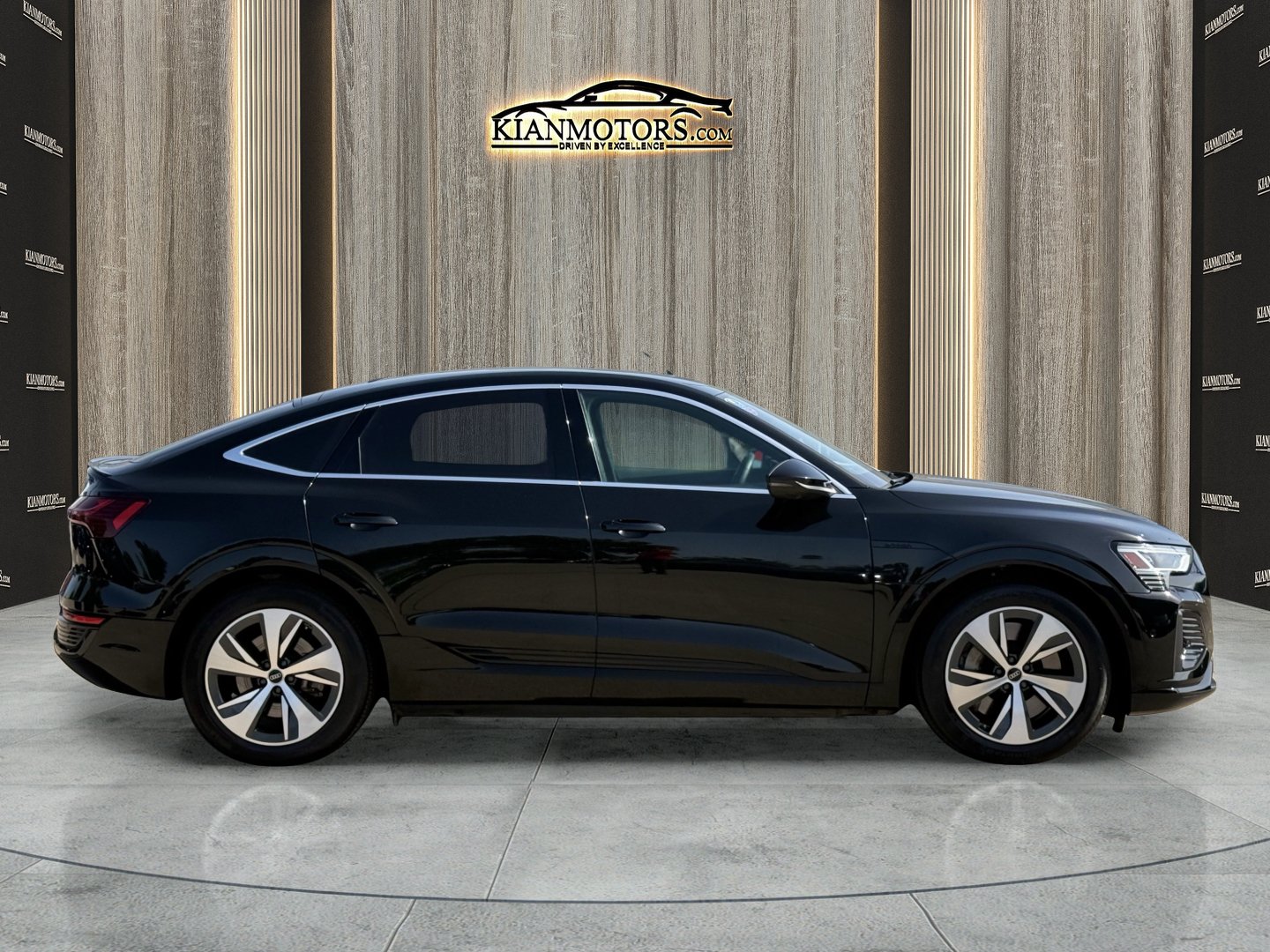Used 2024 Audi Q8 e-tron Premium Plus w/ Premium Plus Package AWD/4WD image 12
