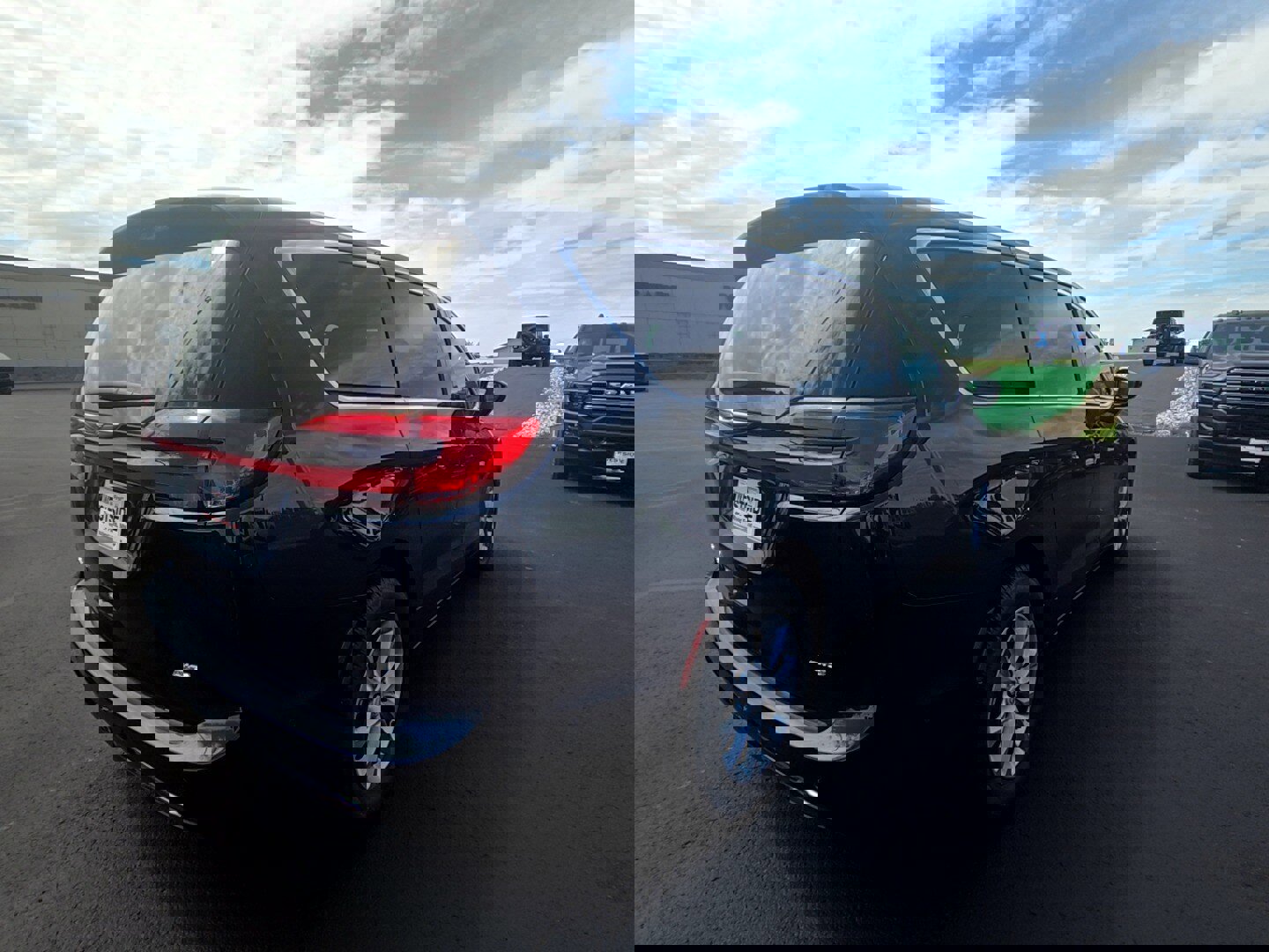 New 2025 Chrysler Pacifica Select image 5